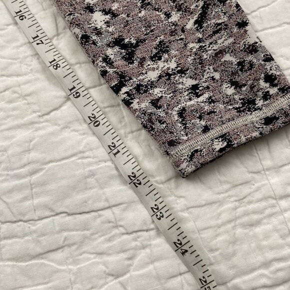 Athleta Textured 7/8 Leggings in Abstract Design size XS - Picture 9 of 9